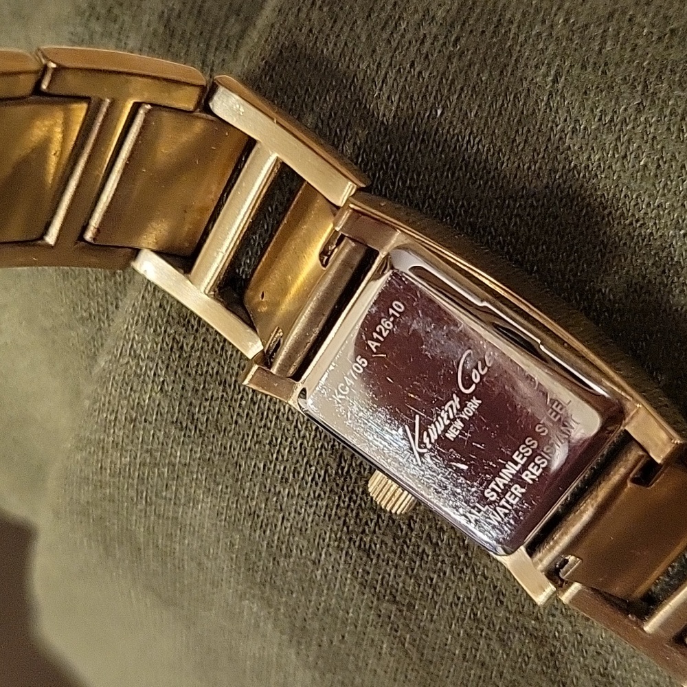 Kenneth Cole N.Y. Gold Watch - Picture 7 of 11